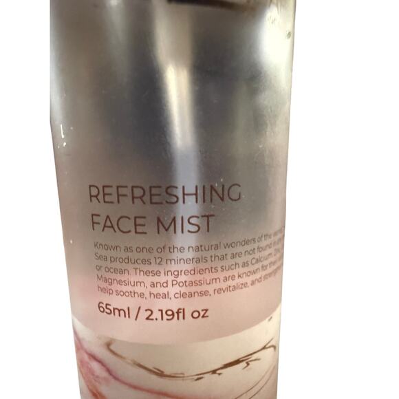 Manna Kadar Beauty Wake Up & Glo Revitalizing Face Mist - Picture 2 of 4